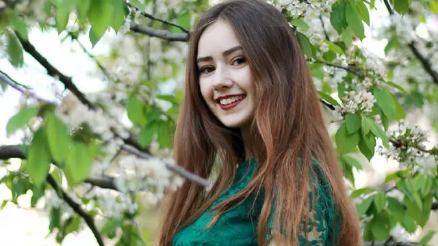 4 Gaya Menawan Vika Kolesnaya dalam Balutan Dress Brokat, Bikin Terpukau - Hot berita69.org