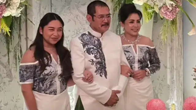 6 Detail Outfit Couple Mayangsari dan Khirani di Anniversary Pernikahan ke-25 - Hot berita69.org