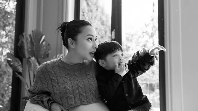 7 Momen Penuh Haru saat Nikita Willy Melahirkan Anak Kedua dengan Metode Water Birth - Hot berita69.org