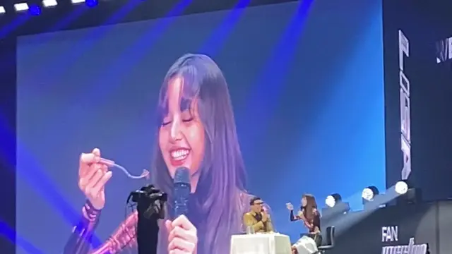 7 Momen Seru Fan Meetup Lisa di Jakarta, Pakai Jet Pribadi hingga Cicipi Rendang - Hot berita69.org