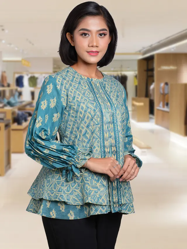 8 Model Baju Batik Lengan Kerut Modern Elegan, Perpaduan Gaya Klasik dan Kekinian - Hot berita69.org