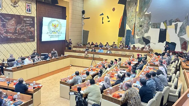 Alasan DPR Sahkan PKPU Pilkada soal Ambang Batas dan Usia Calon di Hari Libur - Pemilu berita69.org