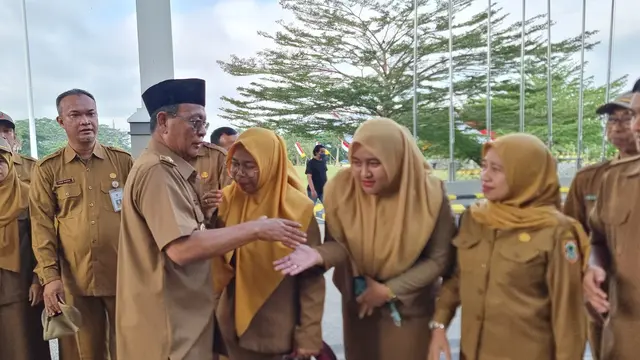 Apel Pagi Bersama Paman Birin, Pegawai Pemprov Kalsel Diselimuti Rasa Haru dan Sukacita - News berita69.org