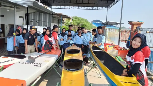 Bangun Semangat Maritim, Pramuka Poltekkes Surabaya Latihan di Jung Kwatu - News berita69.org