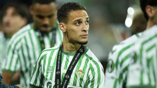 Belum Mau Menyerah, Real Betis Siapkan Tawaran Baru untuk Antony - Bola berita69.org