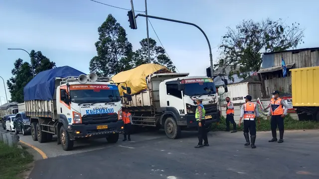 Buntut Kecelakaan, Polisi dan Pemkab Larang Truk Plot Melintas di Tangerang Selama 3 Hari - News berita69.org
