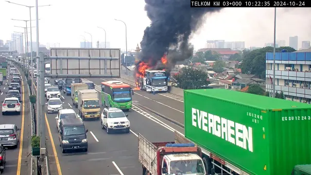 Bus Angkut 58 Siswa TK Kebakaran di Jalan Tol Wiyoto Jaktim - News berita69.org