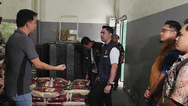 Cek Stok Beras, Polisi Uji Sampel dan Ingatkan Jangan Ada Penimbunan - News berita69.org