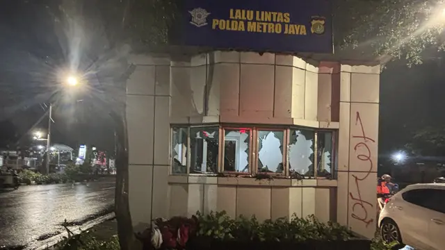 Demo DPR 25 Agustus, Pos Polisi Jadi Saksi Bisu Amukan Massa - News berita69.org