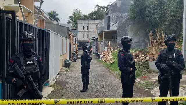 Densus 88 Amankan 4 Orang Saksi untuk Dalami Peran Terduga Teroris di Malang - News berita69.org