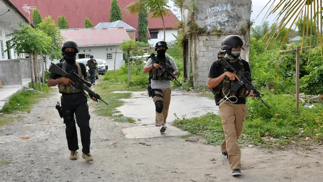 Densus 88 Tangkap 3 Terduga Teroris Jaringan Kelompok Santoso - News berita69.org
