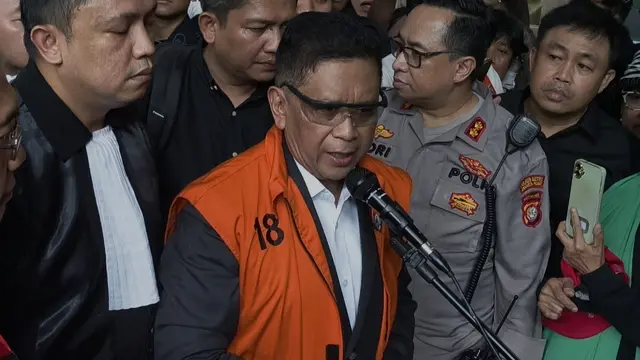 Dikawal Ganjar & Adian Napitupulu, Langkah Pede Hasto Kristiyanto Sambil Kepalkan Tangan Hadapi Vonis - News berita69.org