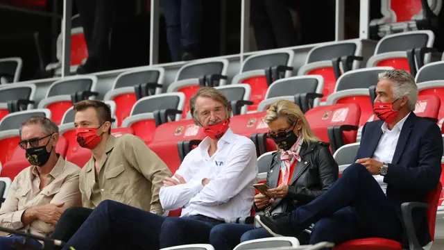 Gara-Gara Ingin Hemat, Sir Jim Ratcliffe Malah Kena Amuk Fans Manchester United - Bola berita69.org