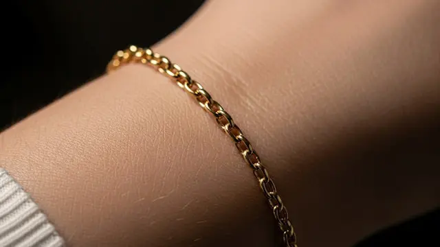 Gelang Emas Tali vs Gelang Emas Rantai: Mana yang Membuat Tangan Berisi Tampak Lebih Jenjang? - Hot berita69.org