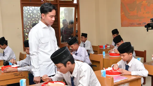 Gibran Tinjau Uji Coba Makan Bergizi Gratis di Ponpes MBS Ki Bagus Hadikusumo Bogor - News berita69.org