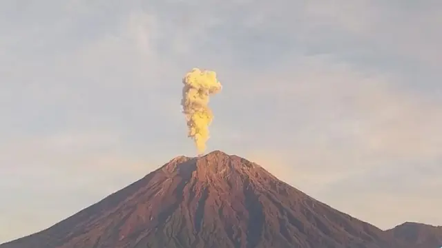 Gunung Semeru Erupsi Minggu Pagi 6 Juli 2025, Tinggi Letusan 600 Meter - News berita69.org
