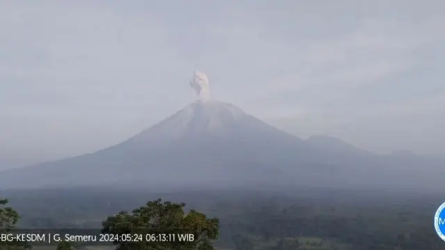 Gunung Semeru Kembali Erupsi Selama 106 Detik Minggu Siang 8 September 2024 - News berita69.org