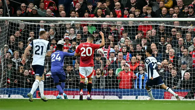 Hasil Liga Inggris Manchester United vs Tottenham Hotspur: Main 10 Orang, Setan Merah Derita Malu di Old Trafford - Bola berita69.org