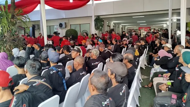 HKAN, PDIP Ajak Lihat Sisi Lain Petugas Kebersihan dan Pemulung - News berita69.org