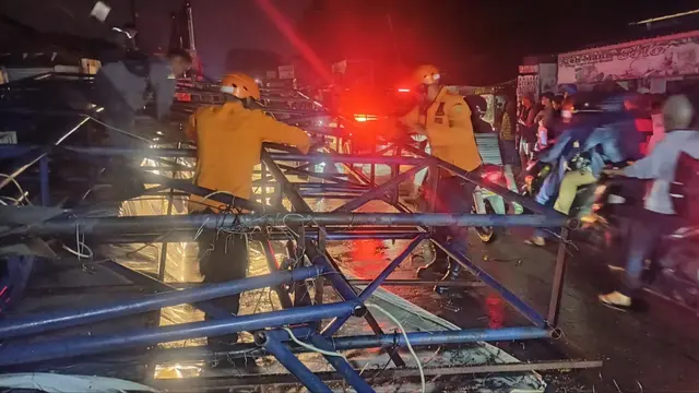 Hujan Es dan Angin Kencang Terjang Bogor, Papan Reklame Roboh - News berita69.org