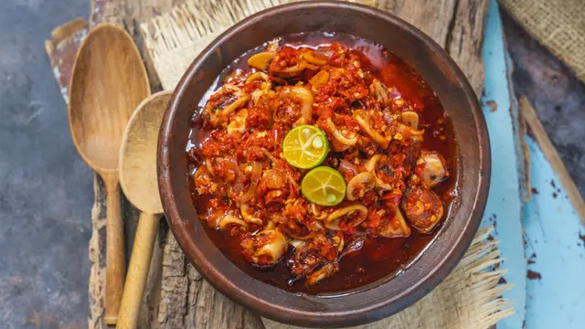 8 Resep Sambal Cumi Tahan Lama, Ikuti Tips Mengolah dan Menyimpannya - Hot Berita