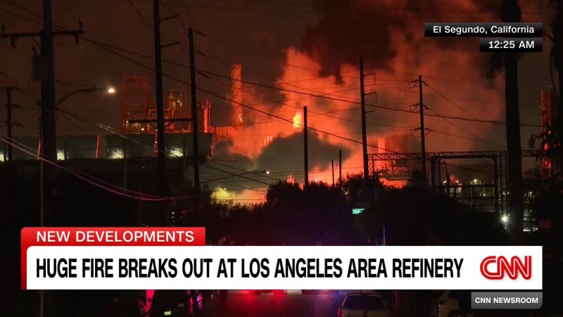 Api besar pecah di Chevron Refinery dekat Los Angeles | berita