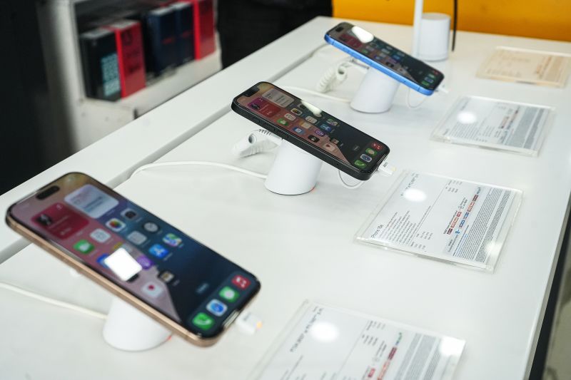 Apple baru saja mendapat kemenangan besar dalam perang tarif Trump. Ini mungkin memiliki masalah yang lebih besar | Bisnis berita