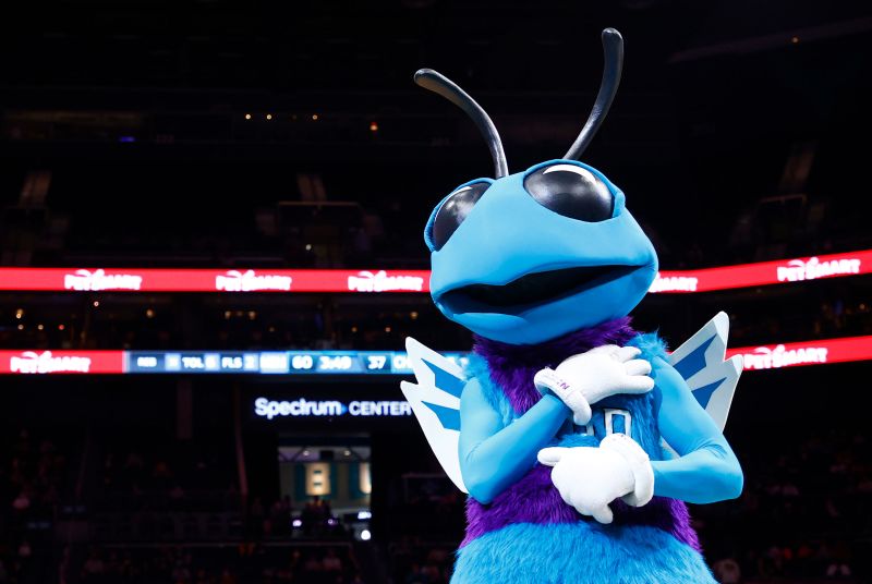 Charlotte Hornets meminta maaf karena menghadiahkan PlayStation 5 kepada seorang anak â dan kemudian mengambilnya dari kamera | berita