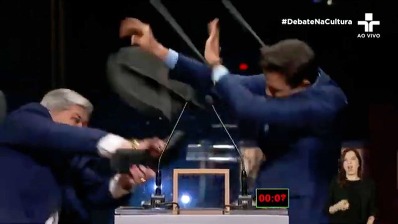 Debat walikota di Brasil berubah menjadi buruk karena kandidat menyerang saingannya dengan kursi, langsung di TV | berita