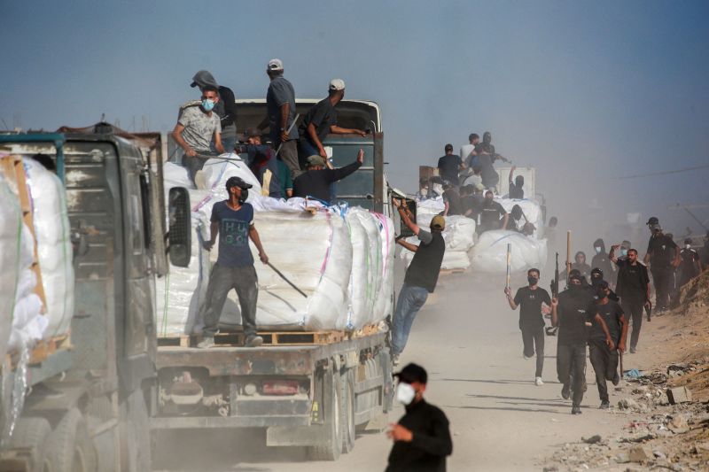 Di bawah serangan dari semua sisi, klan bersenjata mencoba melindungi bantuan yang masuk ke Gaza | berita