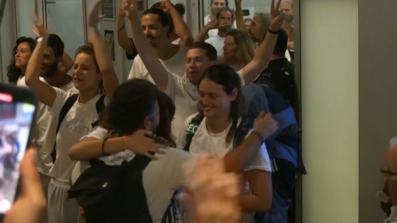 Gaza Flotilla: Aktivis yang dideportasi mengklaim penganiayaan penjara di Israel, takut akan tahanan yang tersisa | berita