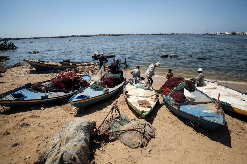 Gazans sangat membutuhkan ikan. Tapi Israel telah melarang akses ke laut | berita