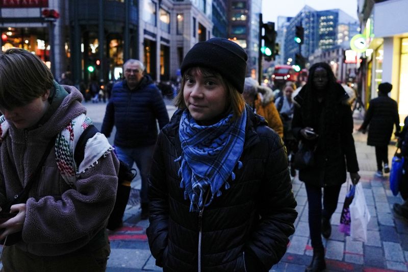 Greta Thunberg ditangkap karena protes pro-Palestina berdasarkan undang-undang terorisme Inggris | berita