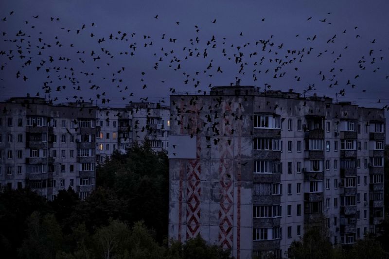 Kawanan drone Rusia menjerumuskan sebagian Ukraina ke dalam kegelapan, saat Zelensky beralih ke Eropa lagi | berita