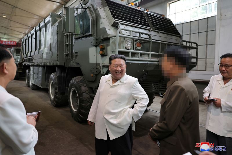 Korea Utara memperluas pabrik senjata yang membuat rudal yang digunakan Rusia untuk melawan Ukraina, kata para peneliti | berita
