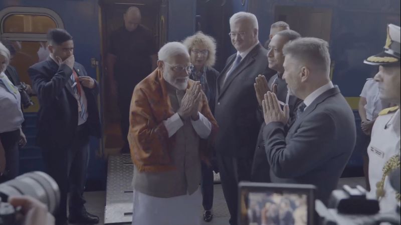 Modi dari India tiba di Ukraina untuk melakukan pembicaraan dengan Zelensky beberapa minggu setelah pertemuan Putin | berita