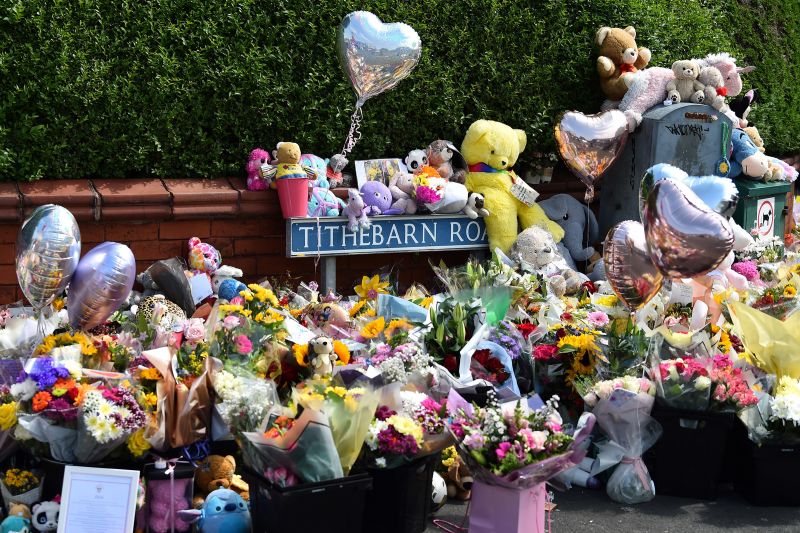 Penikaman Southport: Anak laki-laki, 17 tahun, didakwa membunuh tiga gadis muda | berita