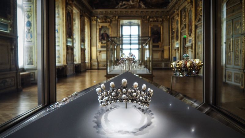 Permata mahkota Prancis: Apa yang kita ketahui tentang harta karun Louvre yang dicuri | berita