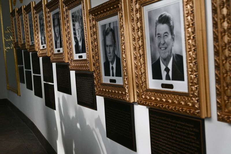 Plakat baru di �Presidential Walk of Fame� Trump menawarkan gambaran tajam tentang pendahulunya | Politik berita