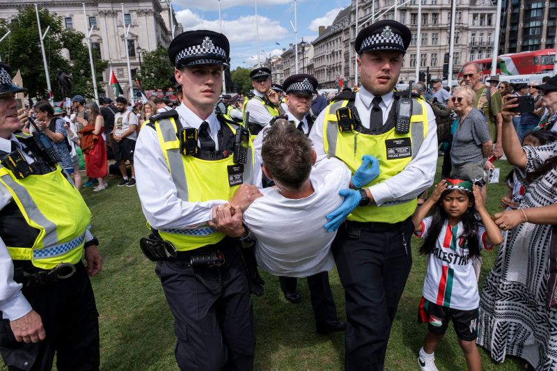 Polisi London menangkap 466 orang karena mendukung kelompok aksi Palestina yang dilarang | berita