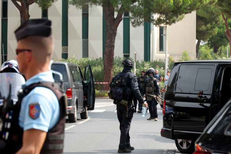 Polisi menahan tersangka yang diduga berada di balik ledakan sinagoga di Prancis selatan | berita