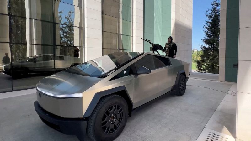 Ramzan Kadyrov: Panglima perang Chechnya memamerkan Tesla Cybertruck yang dilengkapi senjata | berita
