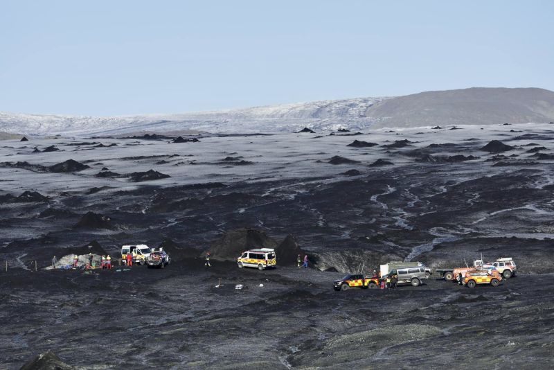 Runtuhnya gua di Islandia: âBisa jadi kita yang melakukannya,â kata ayah dan anak Amerika | berita
