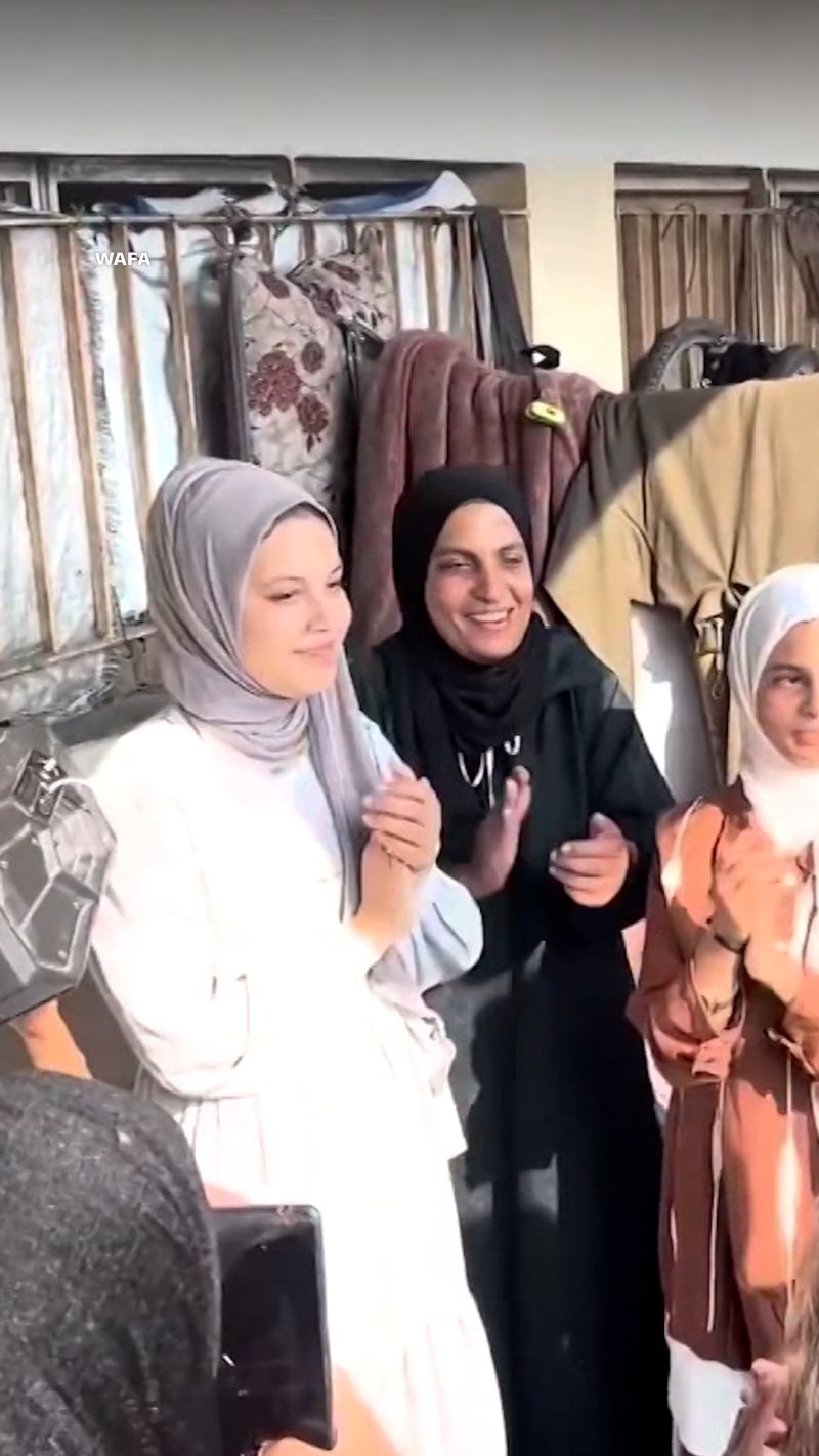 Siswa merayakan kelulusan di Gaza | berita