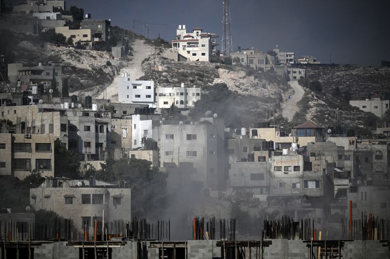Tepi Barat: Militer Israel mengatakan mereka membunuh komandan Hamas dan dua pejuang lainnya di Tepi Barat yang diduduki | berita