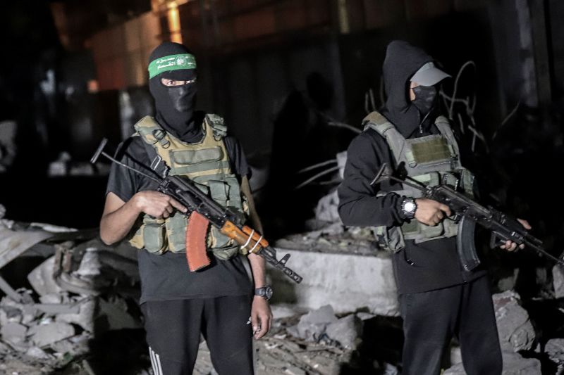 Trump mengancam untuk âmasuk dan membunuhâ Hamas jika kelompok tersebut tidak berhenti melakukan pembunuhan di Gaza | Politik berita
