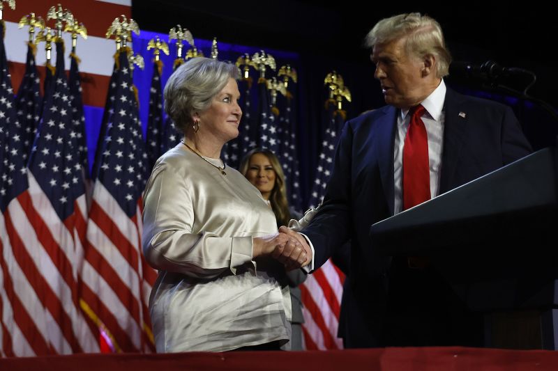 Trump mengumumkan manajer kampanye Susie Wiles sebagai kepala staf Gedung Putih | Politik berita