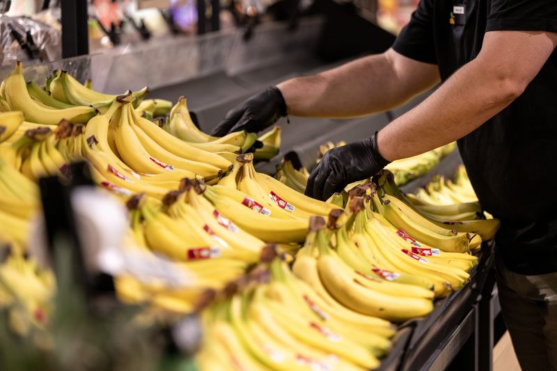 Trump menurunkan tarif kopi, daging sapi, dan buah-buahan, seiring meningkatnya kekhawatiran masyarakat Amerika terhadap keterjangkauan | Bisnis berita