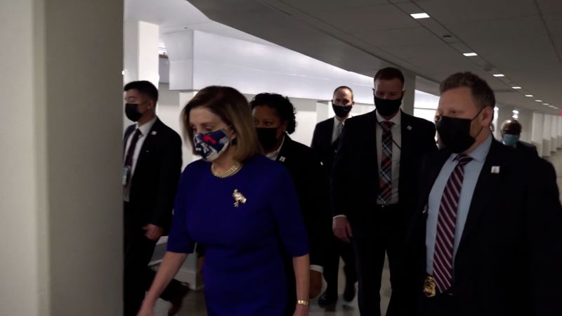 Video baru menunjukkan Pelosi mengevakuasi Capitol pada 6 Januari | Politik berita
