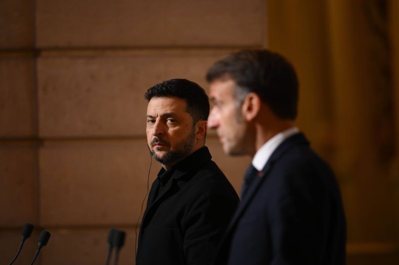 Zelensky akan berkumpul dengan para pemimpin Eropa di London saat Kremlin memuji strategi keamanan baru Trump | berita